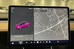 sininen Tesla Model 3 2019 kuva 18.