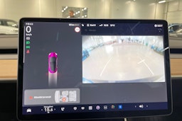 sininen Tesla Model 3 2019 kuva 19.