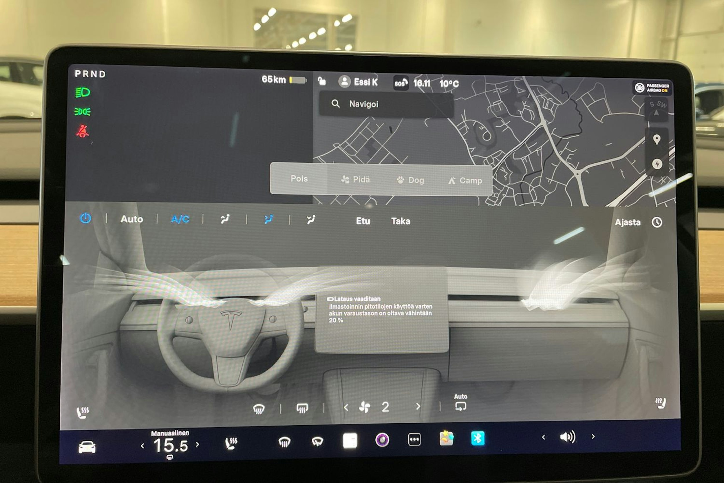 sininen Tesla Model 3 2019 kuva 20.