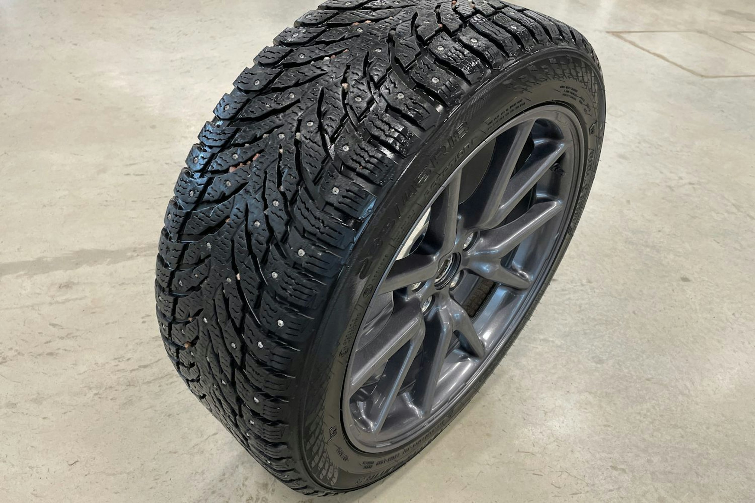 sininen Tesla Model 3 2019 kuva 24.
