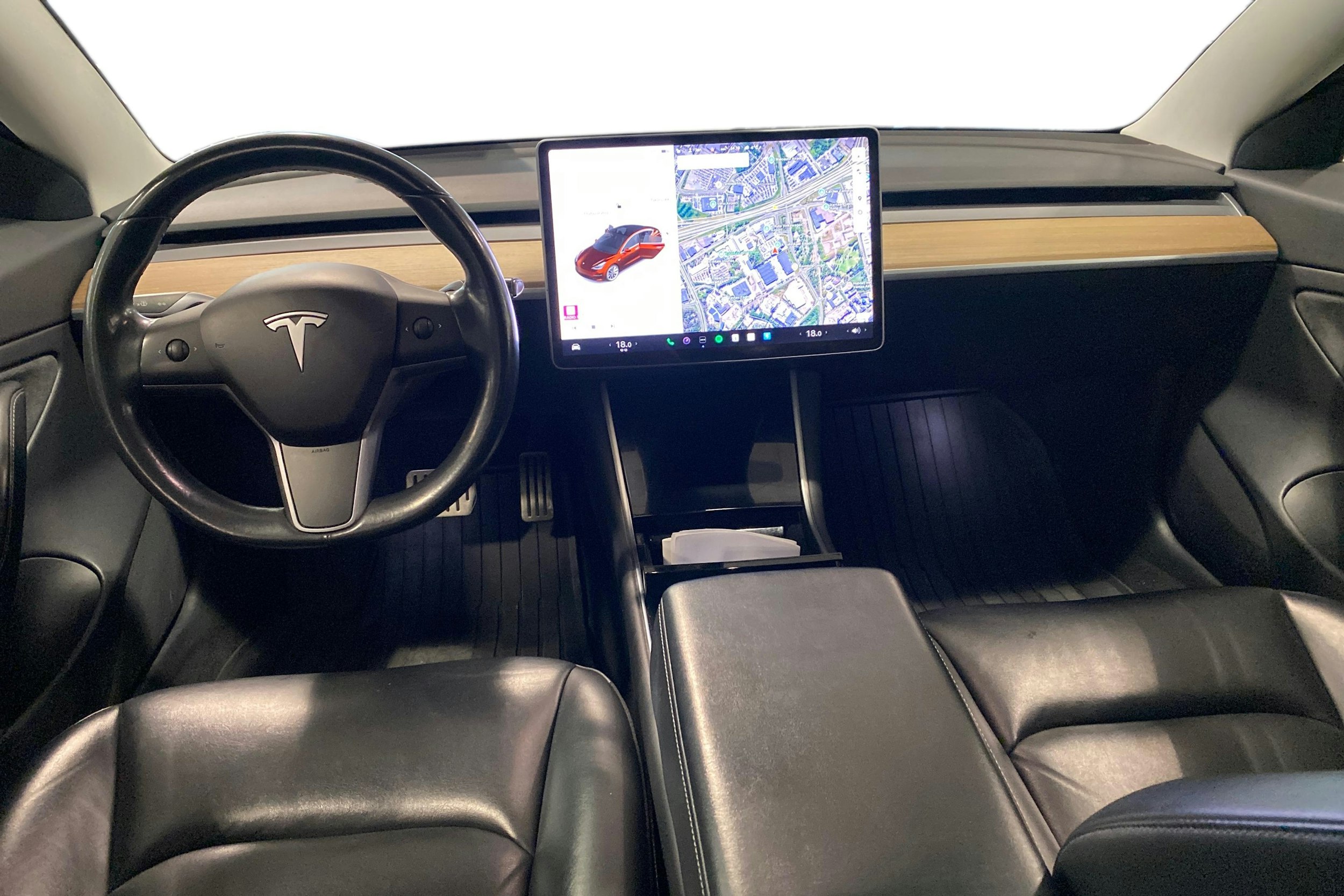 harmaa Tesla Model 3 2019 kuva 9.