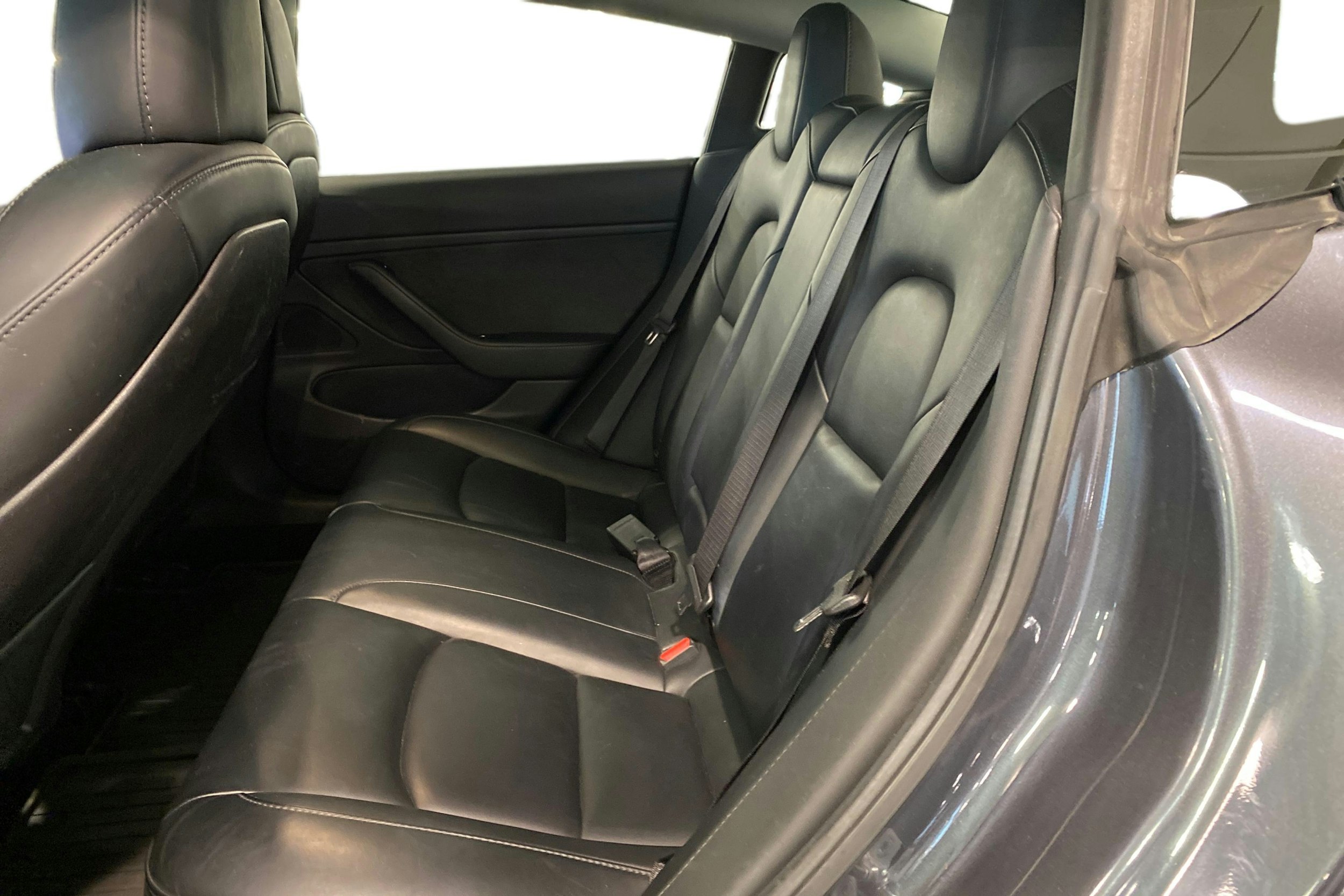 harmaa Tesla Model 3 2019 kuva 10.