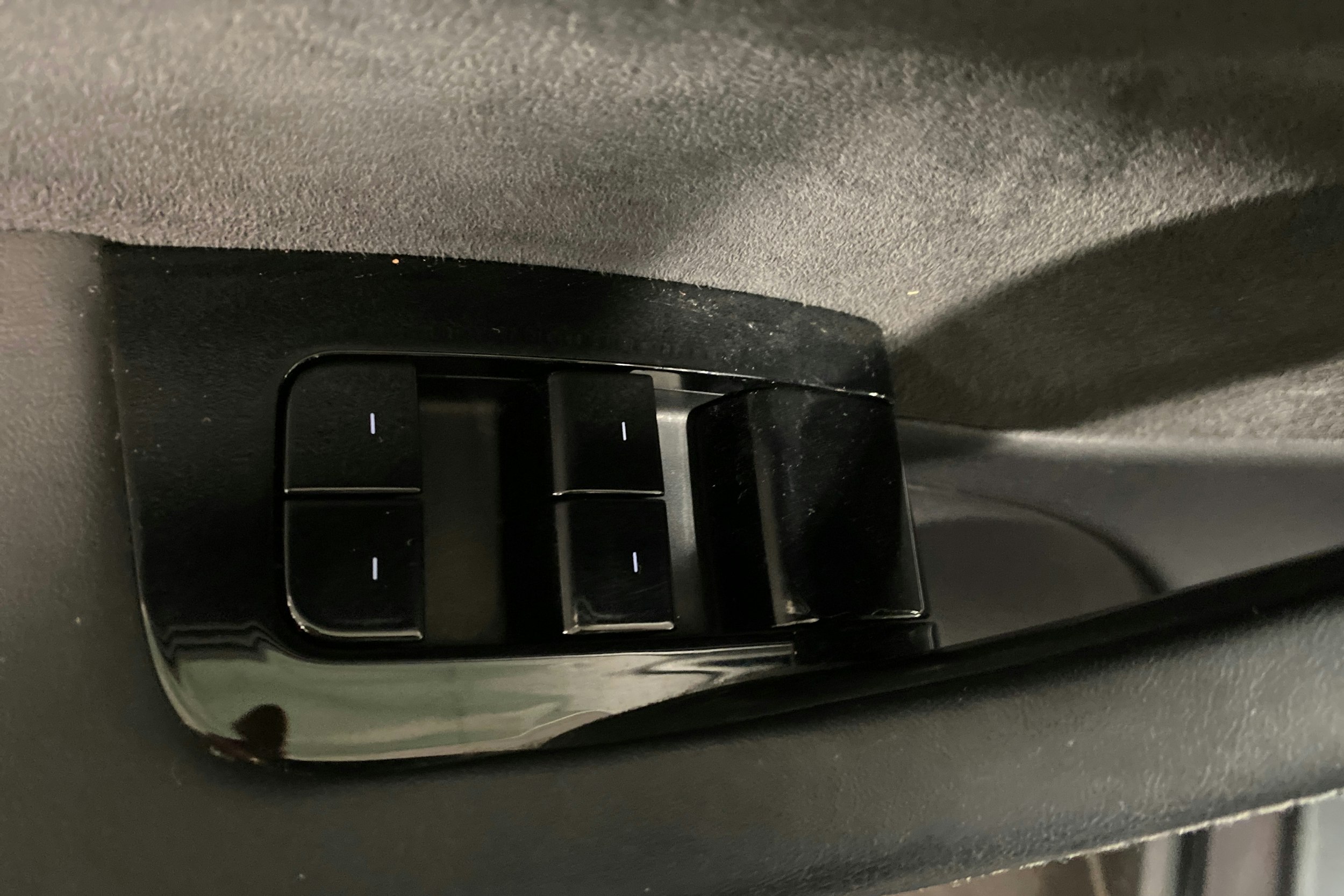 harmaa Tesla Model 3 2019 kuva 15.