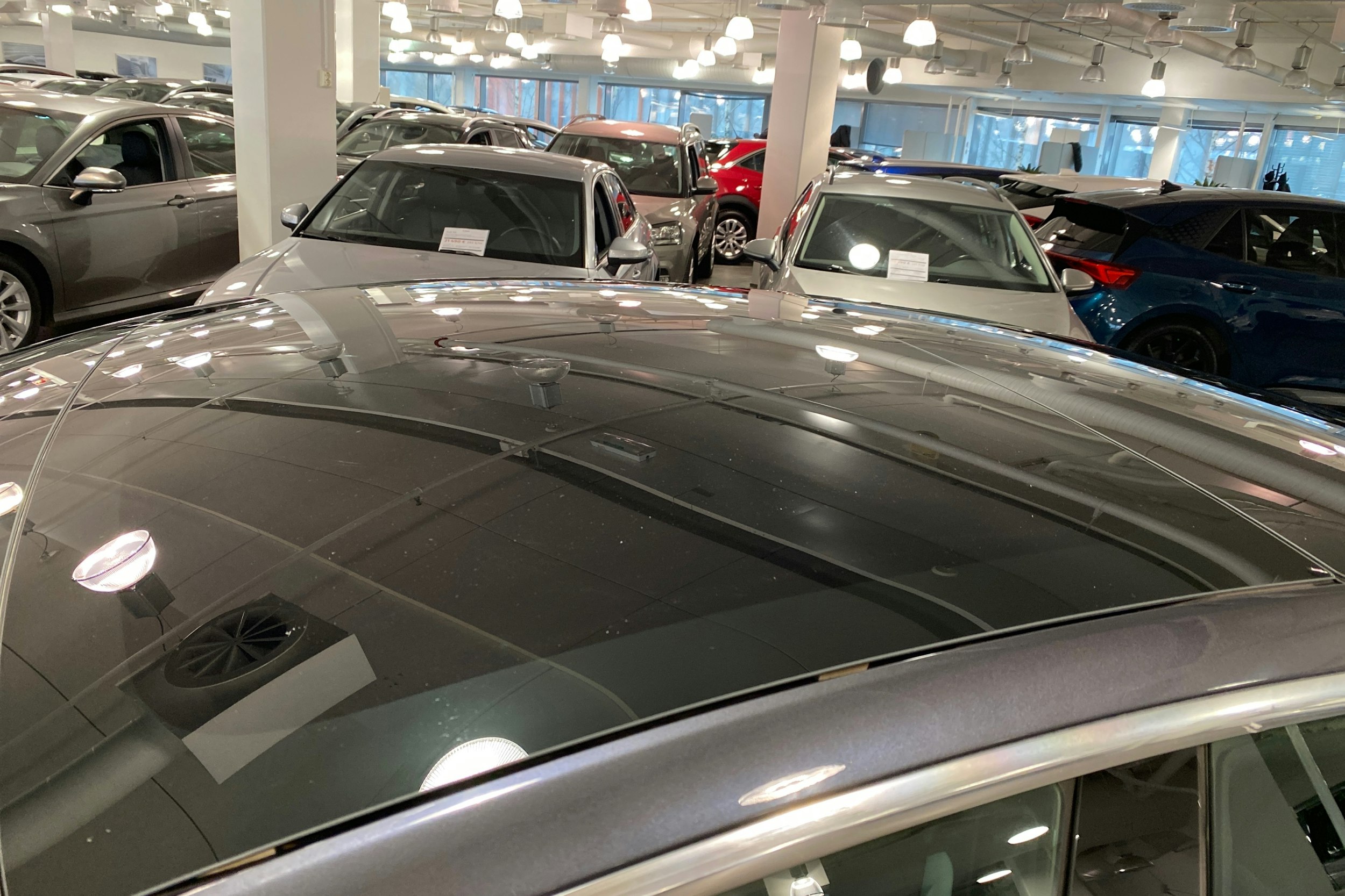 harmaa Tesla Model 3 2019 kuva 18.