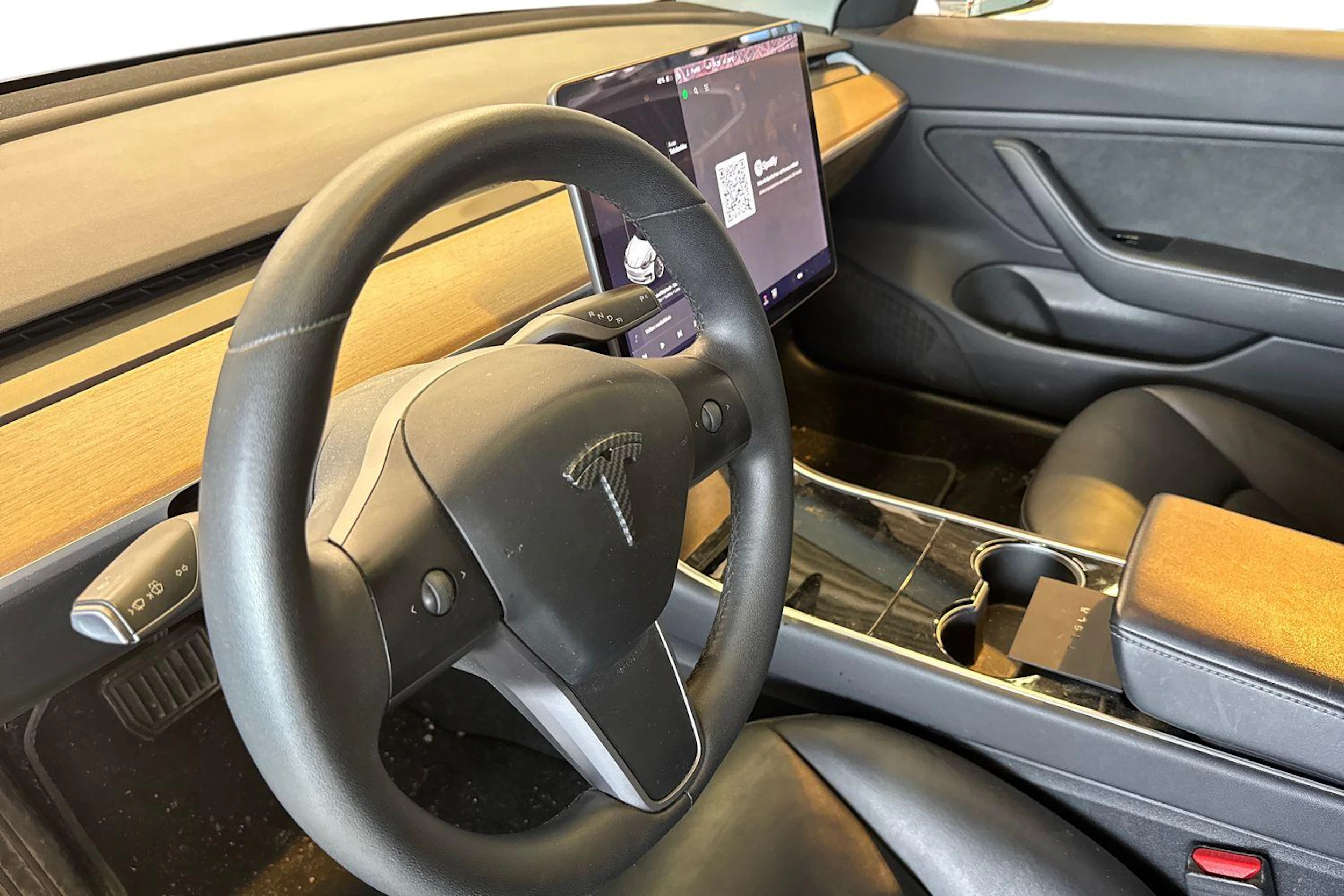 valkoinen Tesla Model 3 2019 kuva 3.