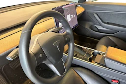 valkoinen Tesla Model 3 2019 kuva 3.