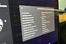 valkoinen Tesla Model 3 2019 kuva 5.