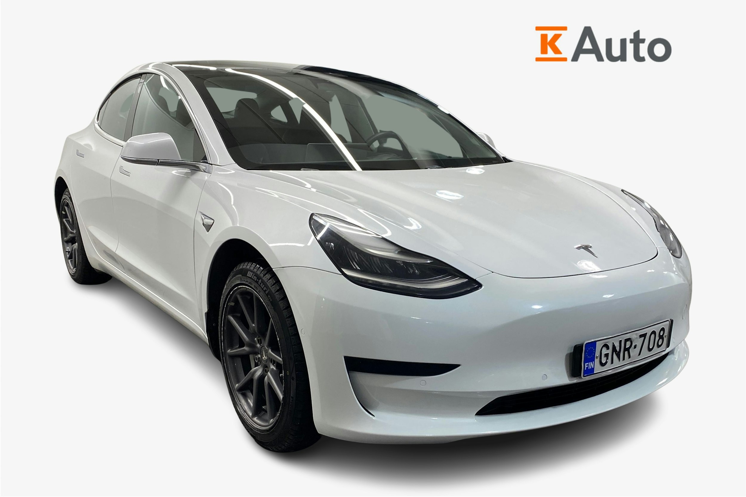 Valkoinen Tesla Model 3 2019 kuva 1.