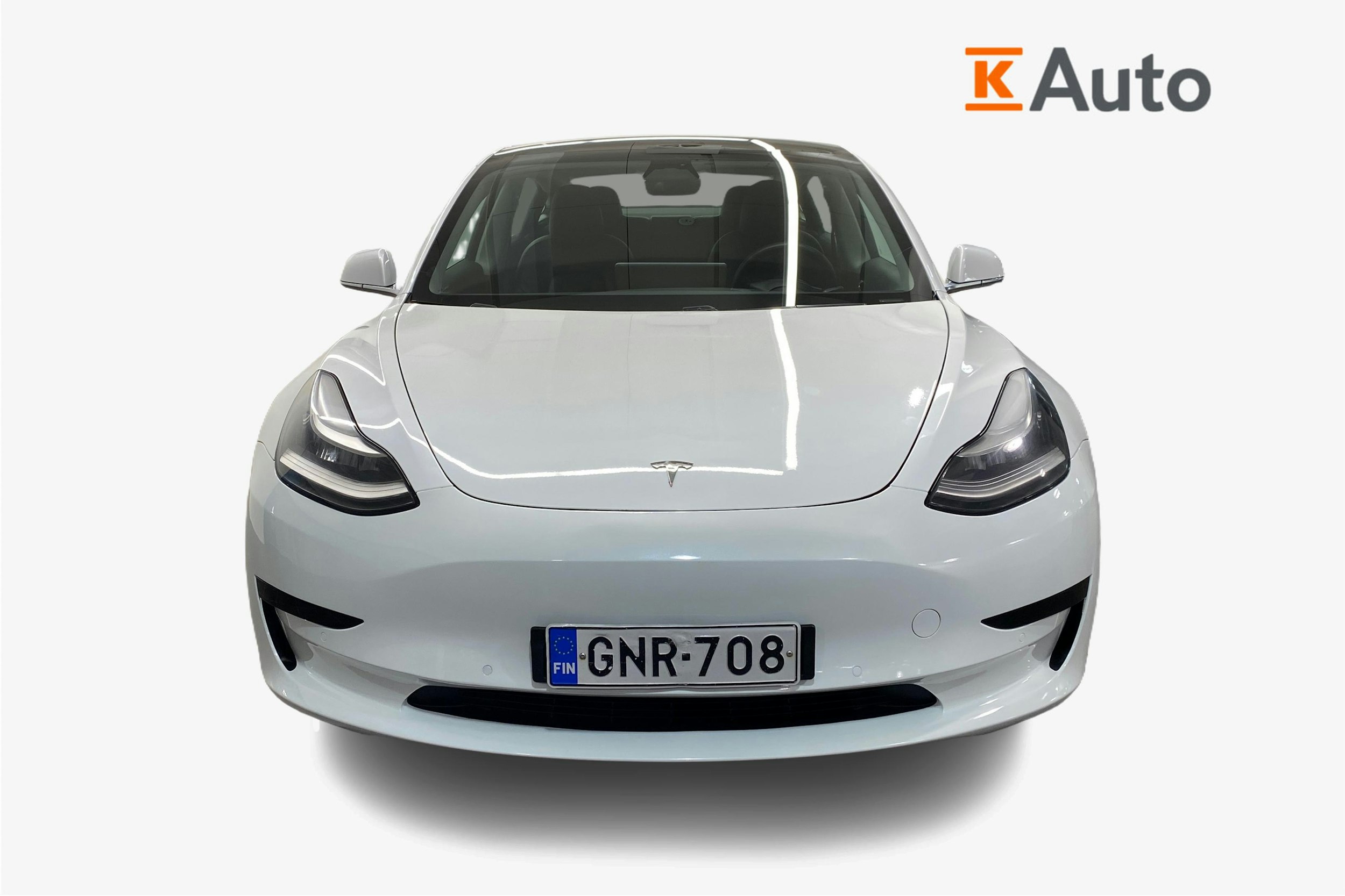 Valkoinen Tesla Model 3 2019 kuva 5.