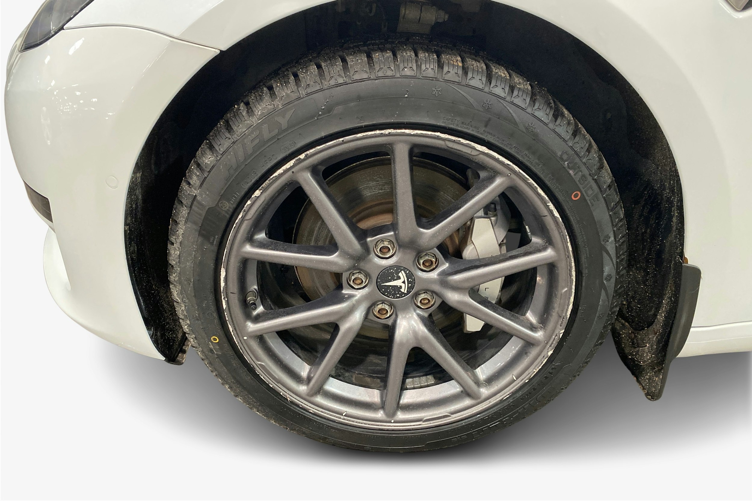 Valkoinen Tesla Model 3 2019 kuva 11.