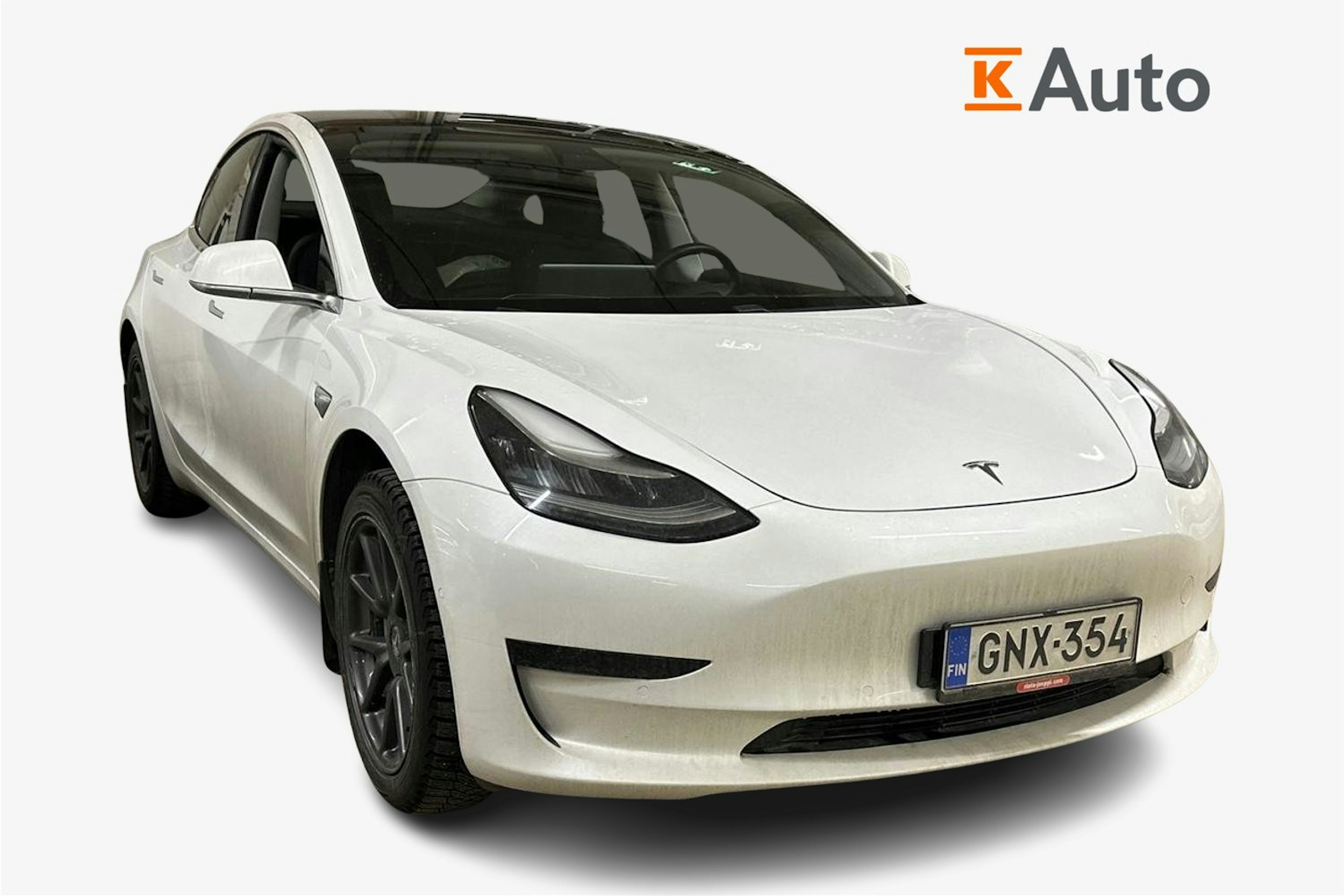 valkoinen Tesla Model 3 2019 kuva 1.