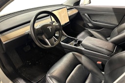 valkoinen Tesla Model 3 2019 kuva 3.