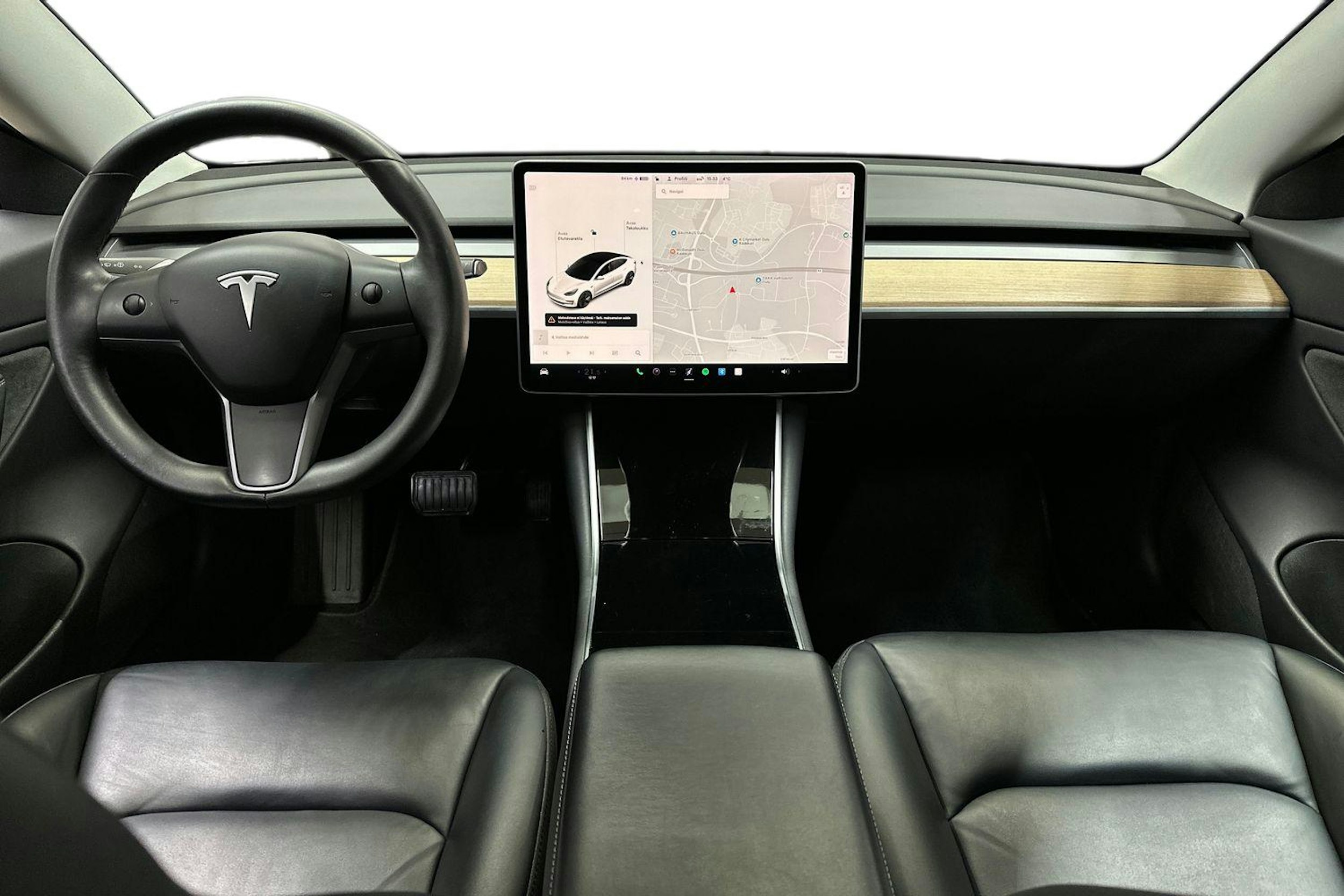 valkoinen Tesla Model 3 2019 kuva 7.