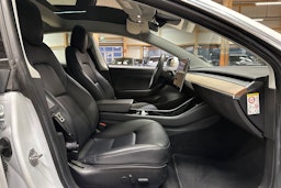 valkoinen Tesla Model 3 2019 kuva 10.