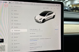 valkoinen Tesla Model 3 2019 kuva 15.