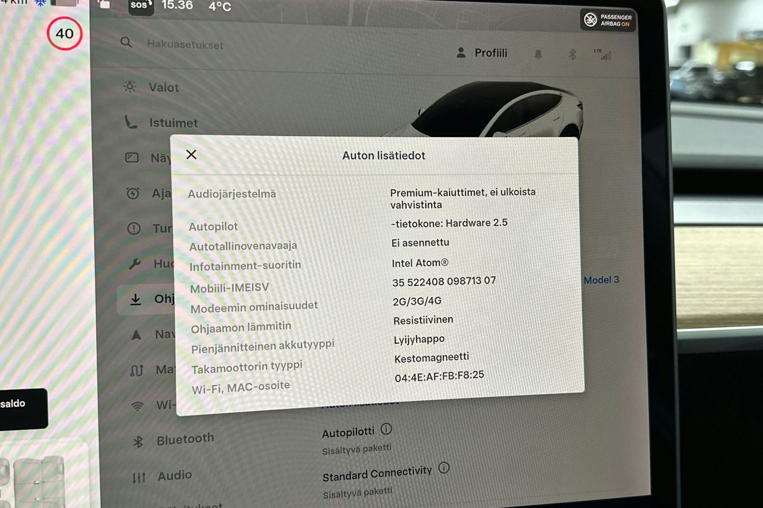 valkoinen Tesla Model 3 2019 kuva 16.