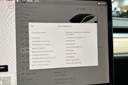 valkoinen Tesla Model 3 2019 kuva 16.