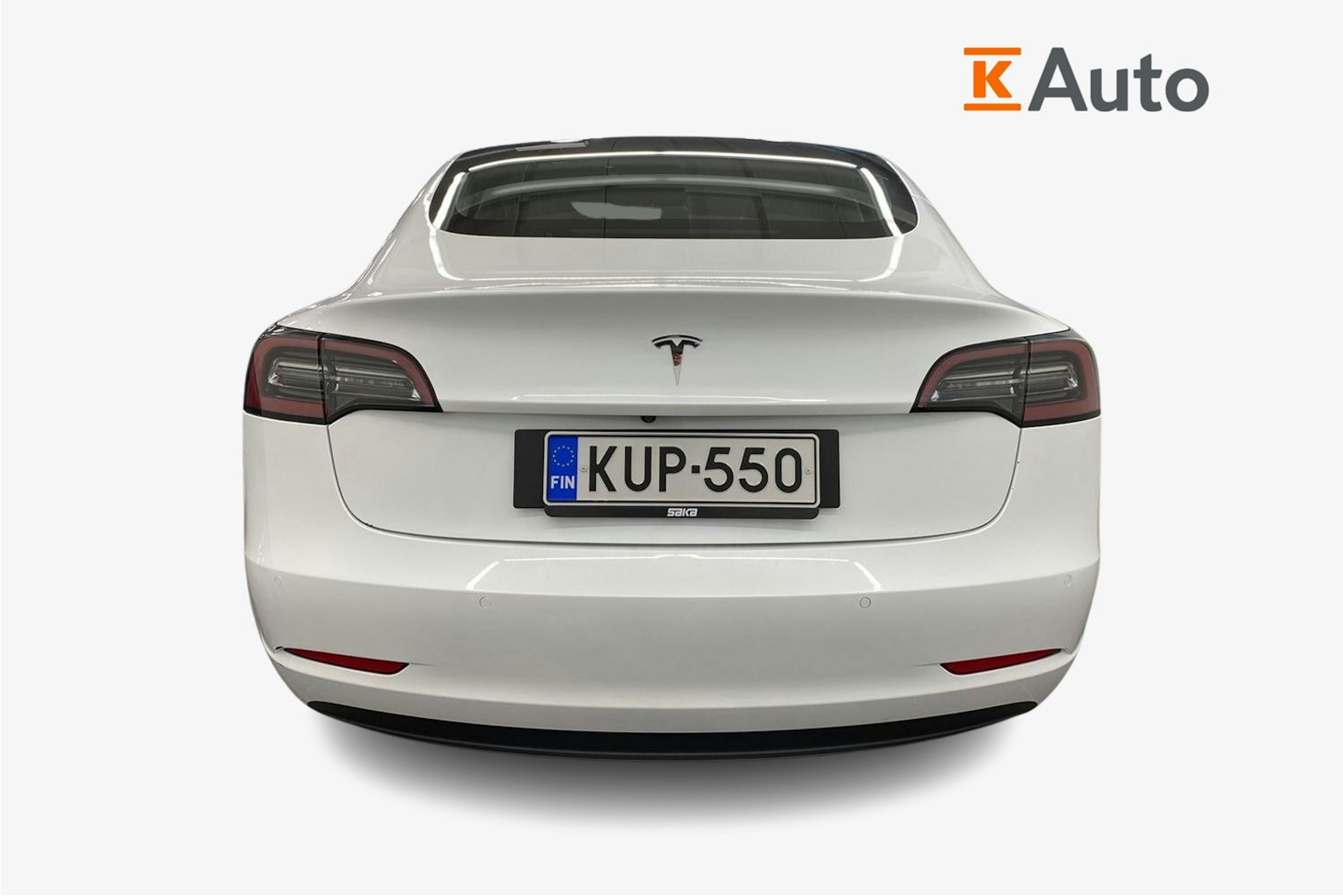 Valkoinen Tesla Model 3 2019 kuva 3.