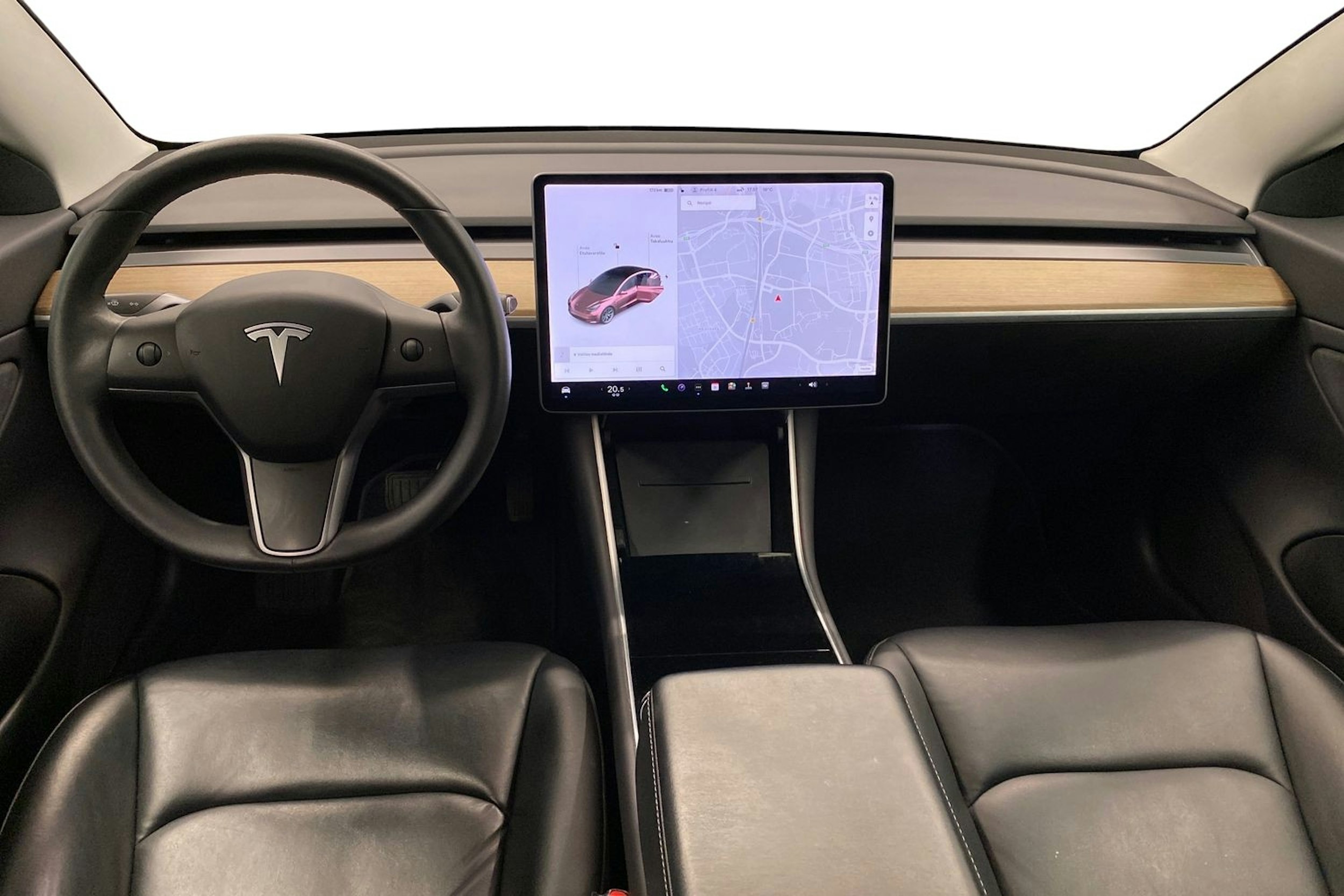 Valkoinen Tesla Model 3 2019 kuva 9.
