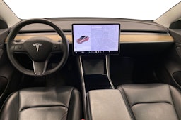 Valkoinen Tesla Model 3 2019 kuva 9.