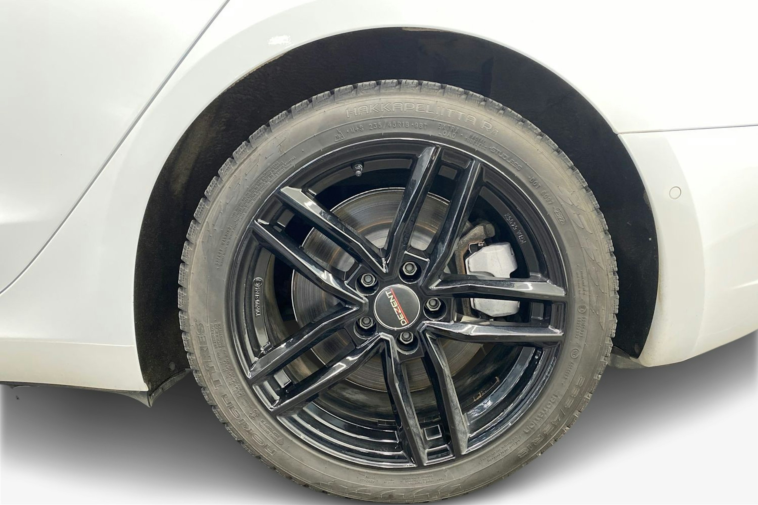 Valkoinen Tesla Model 3 2019 kuva 11.