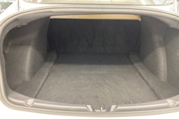 Valkoinen Tesla Model 3 2019 kuva 18.