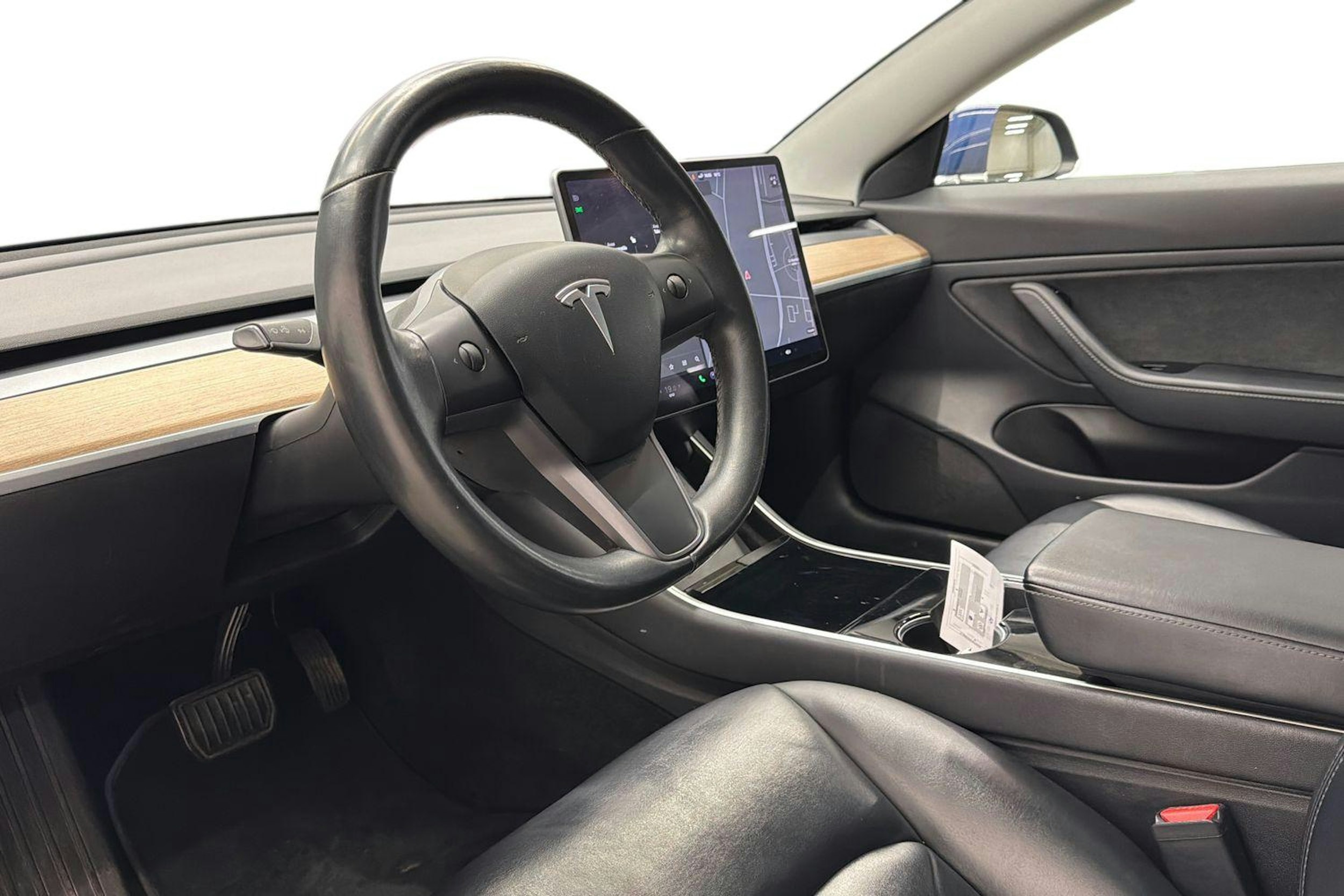 sininen Tesla Model 3 2019 kuva 7.