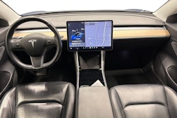 sininen Tesla Model 3 2019 kuva 9.