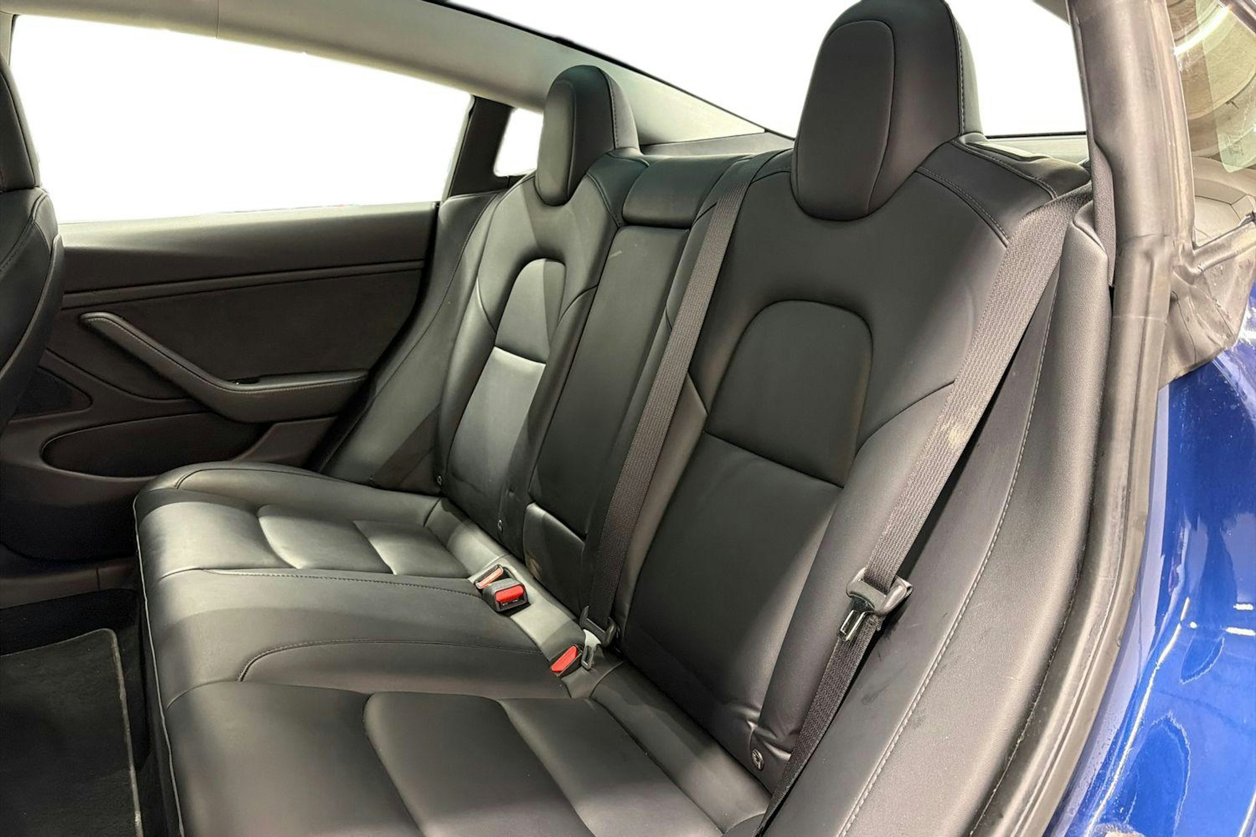 sininen Tesla Model 3 2019 kuva 10.