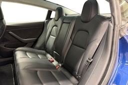 sininen Tesla Model 3 2019 kuva 10.