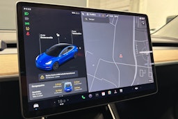 sininen Tesla Model 3 2019 kuva 16.