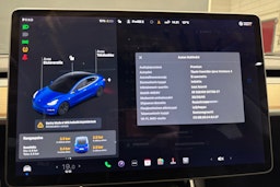 sininen Tesla Model 3 2019 kuva 18.
