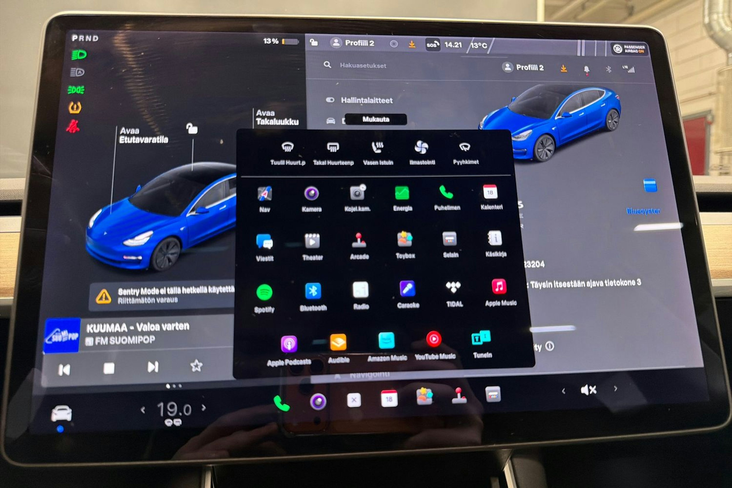 sininen Tesla Model 3 2019 kuva 19.