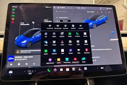 sininen Tesla Model 3 2019 kuva 19.