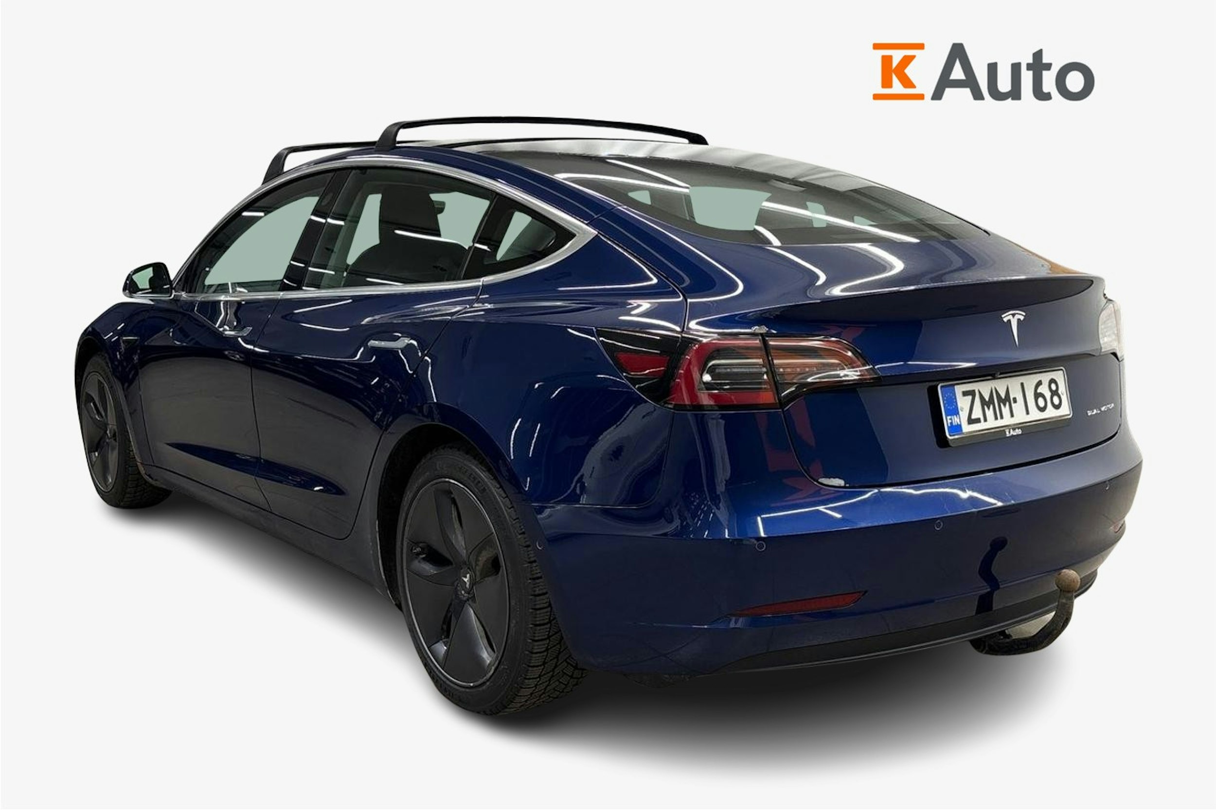 Sininen Tesla Model 3 2019 kuva 2.