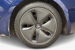 Sininen Tesla Model 3 2019 kuva 9.