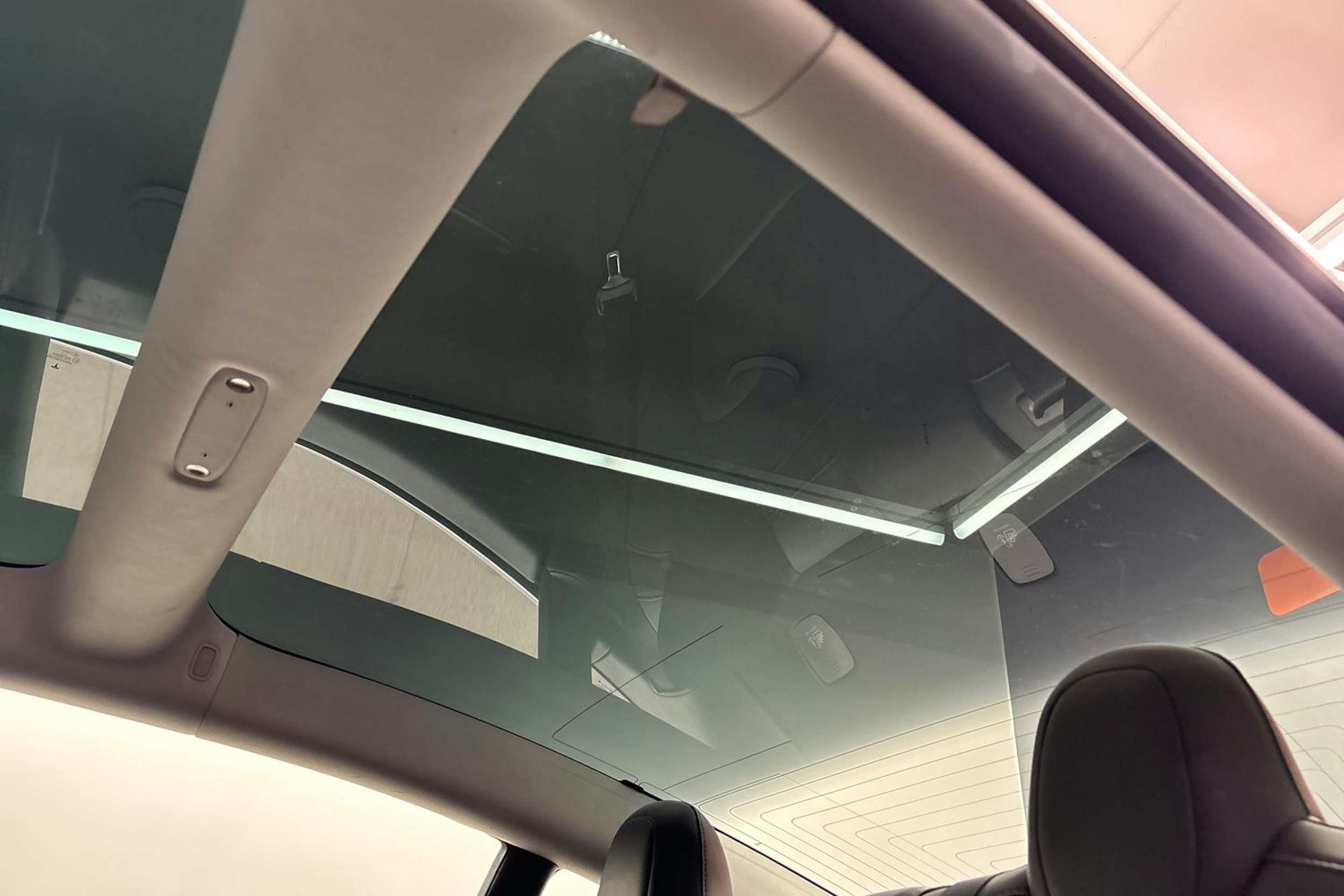 Sininen Tesla Model 3 2019 kuva 18.