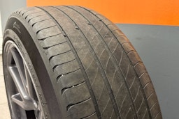 Sininen Tesla Model 3 2019 kuva 23.