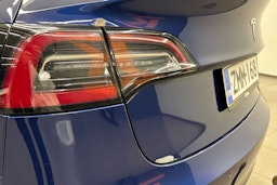 Sininen Tesla Model 3 2019 kuva 24.