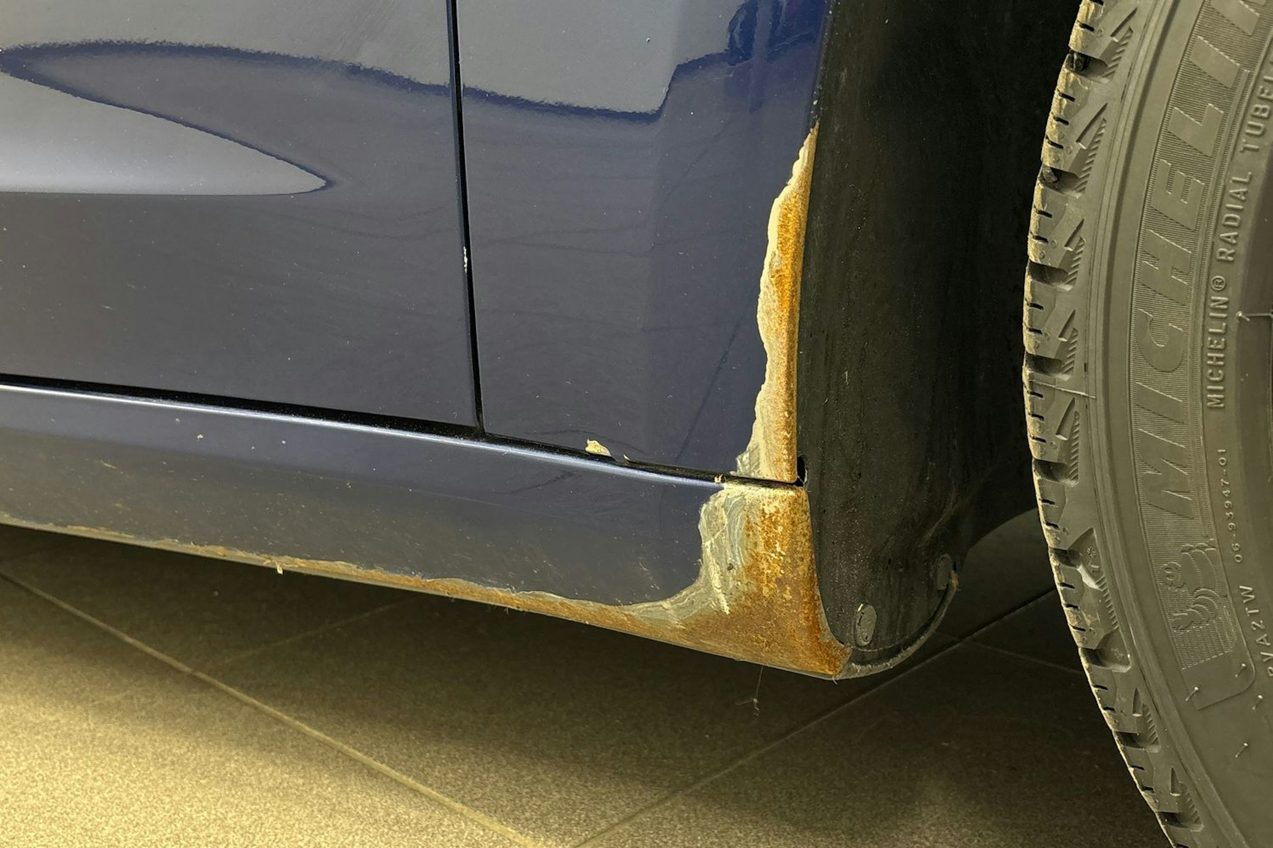 Sininen Tesla Model 3 2019 kuva 27.