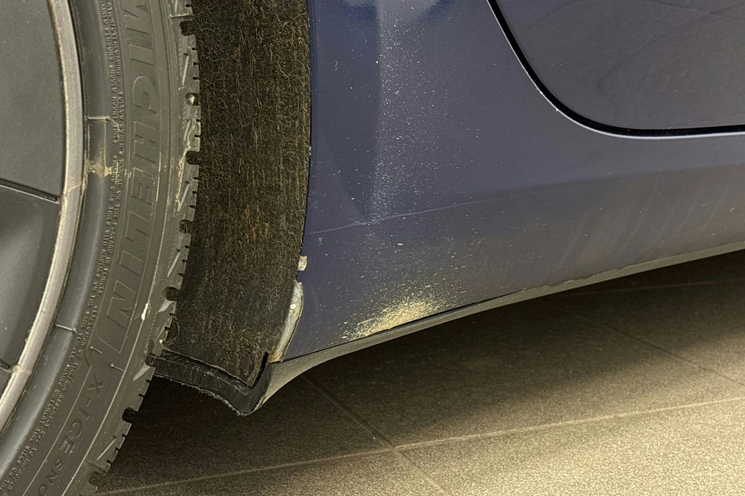 Sininen Tesla Model 3 2019 kuva 28.