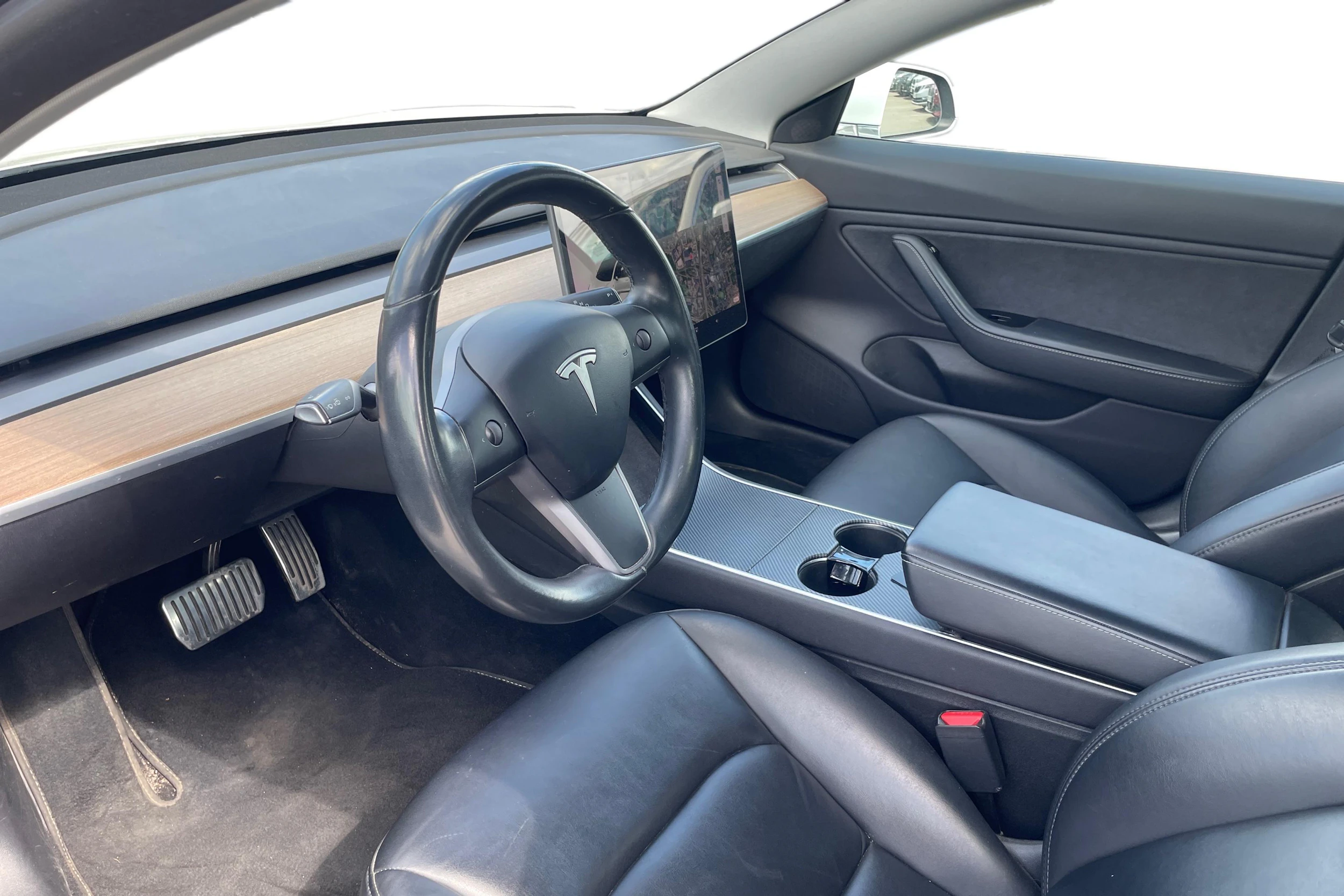 valkoinen Tesla Model 3 2019 kuva 3.