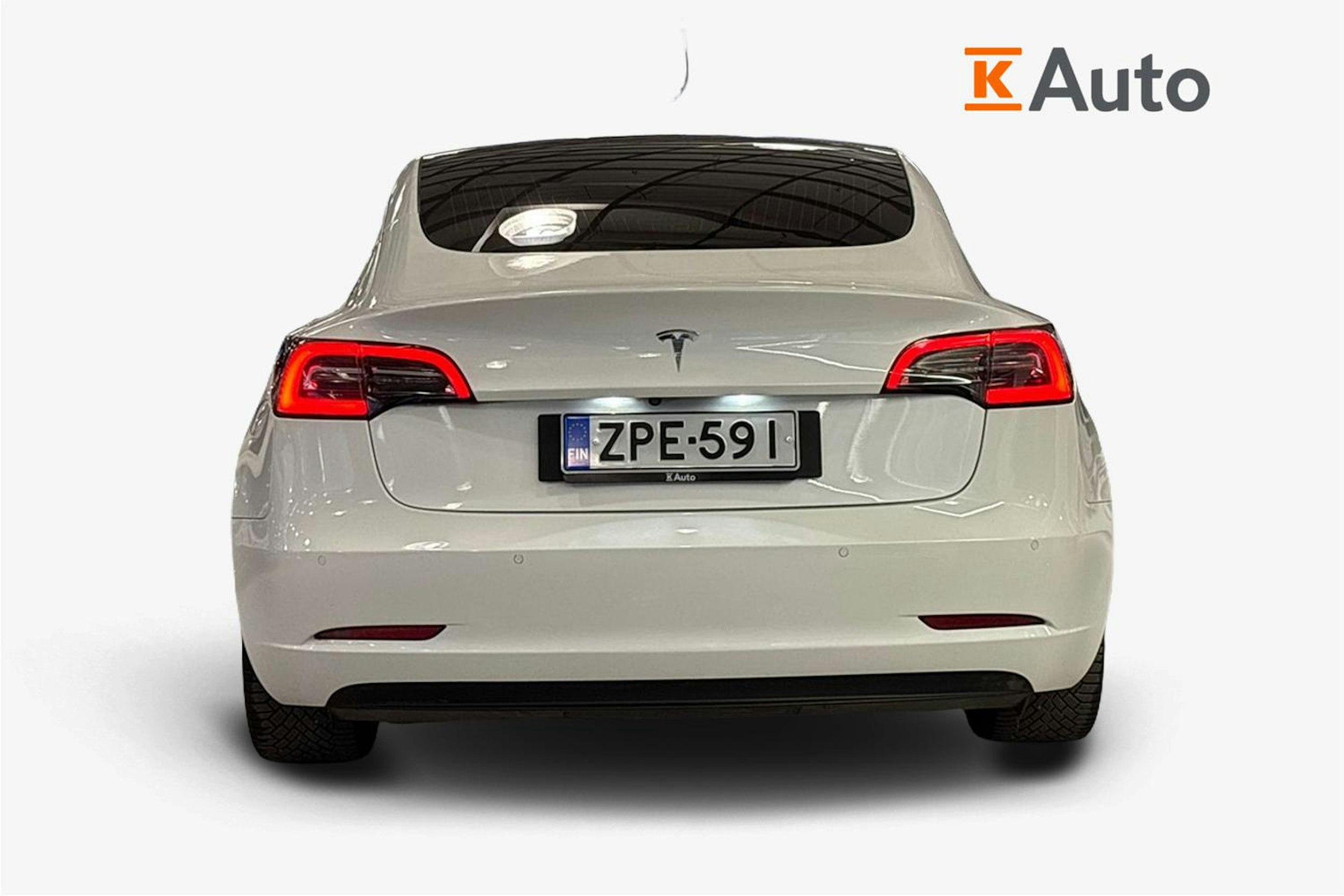 valkoinen Tesla Model 3 2019 kuva 3.