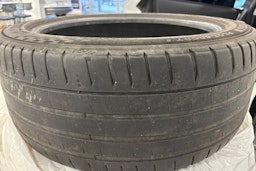 valkoinen Tesla Model 3 2019 kuva 14.