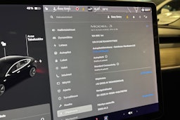 valkoinen Tesla Model 3 2019 kuva 20.