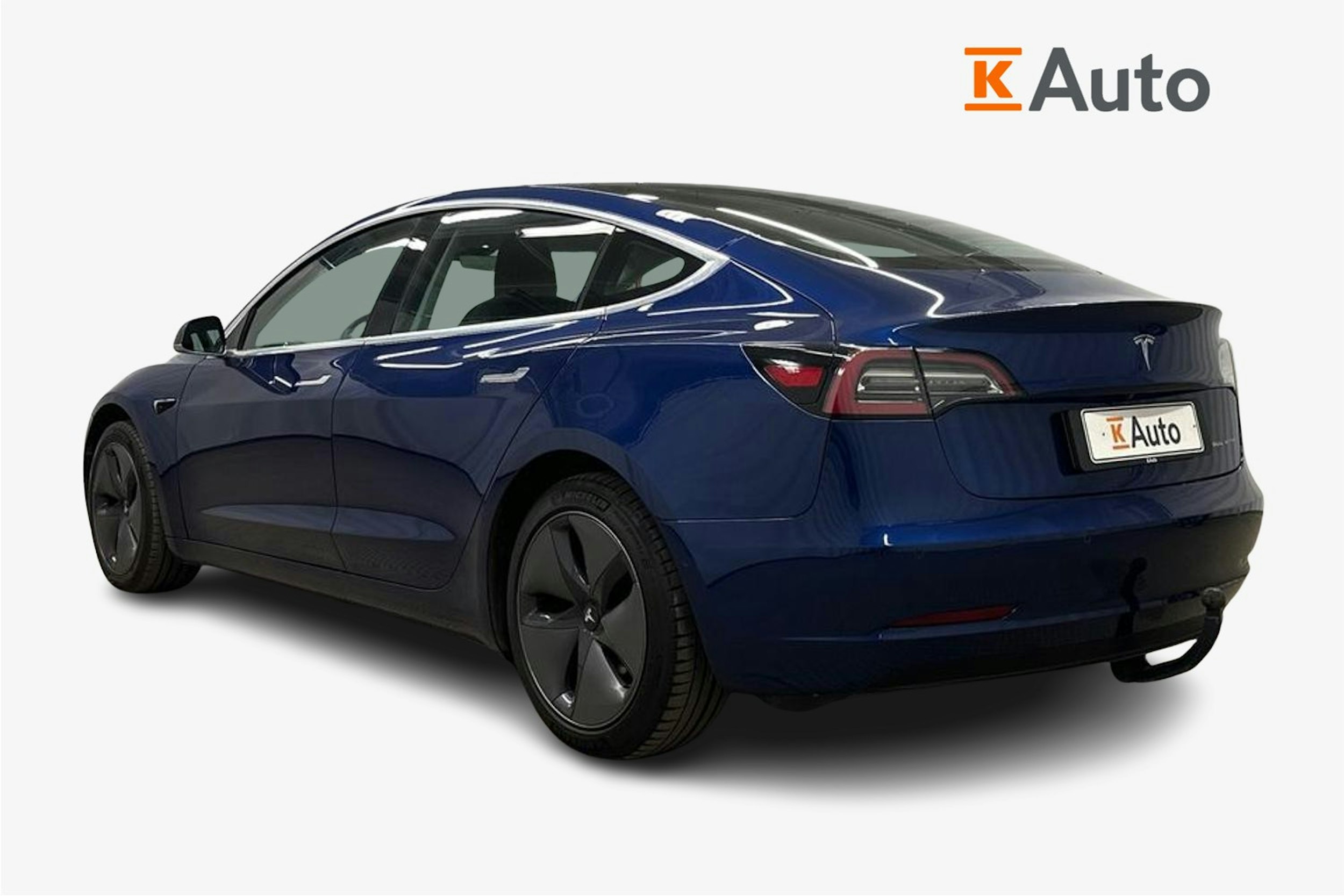 sininen Tesla Model 3 2020 kuva 2.