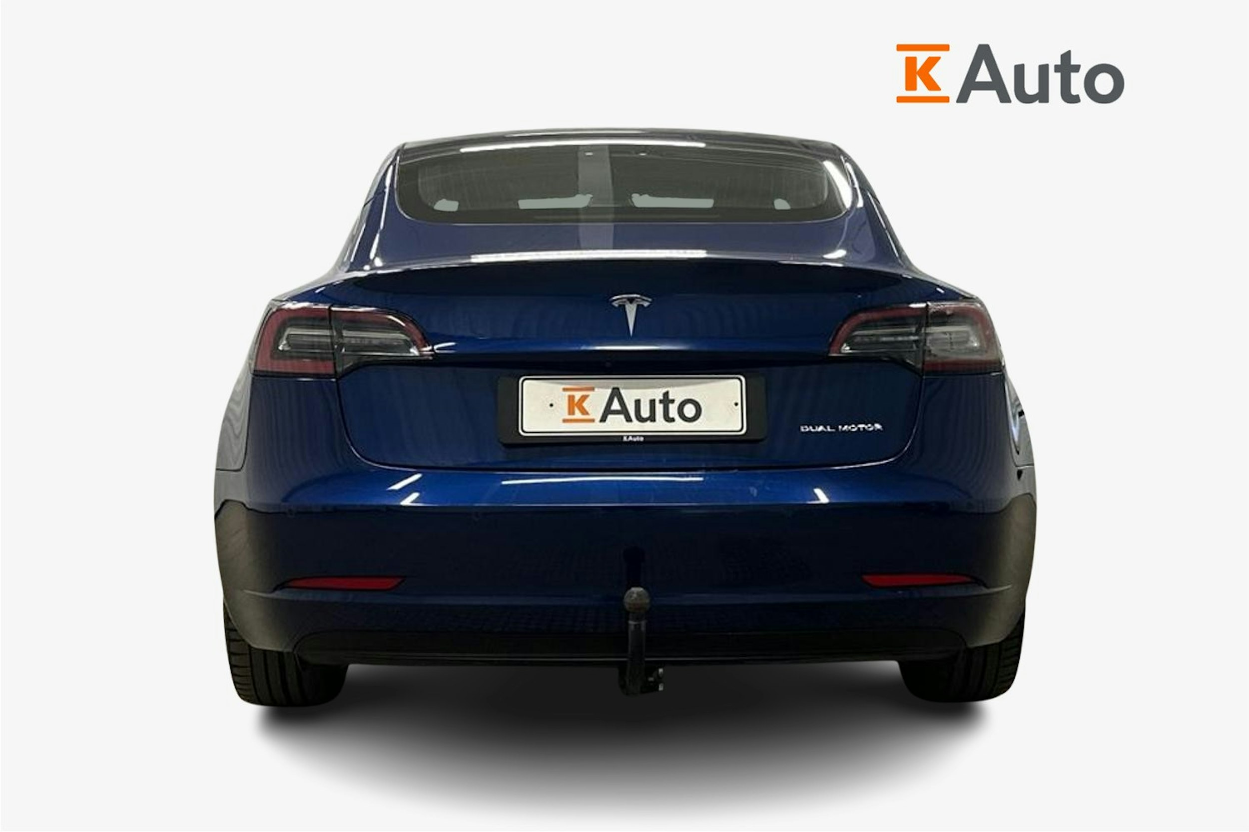 sininen Tesla Model 3 2020 kuva 3.