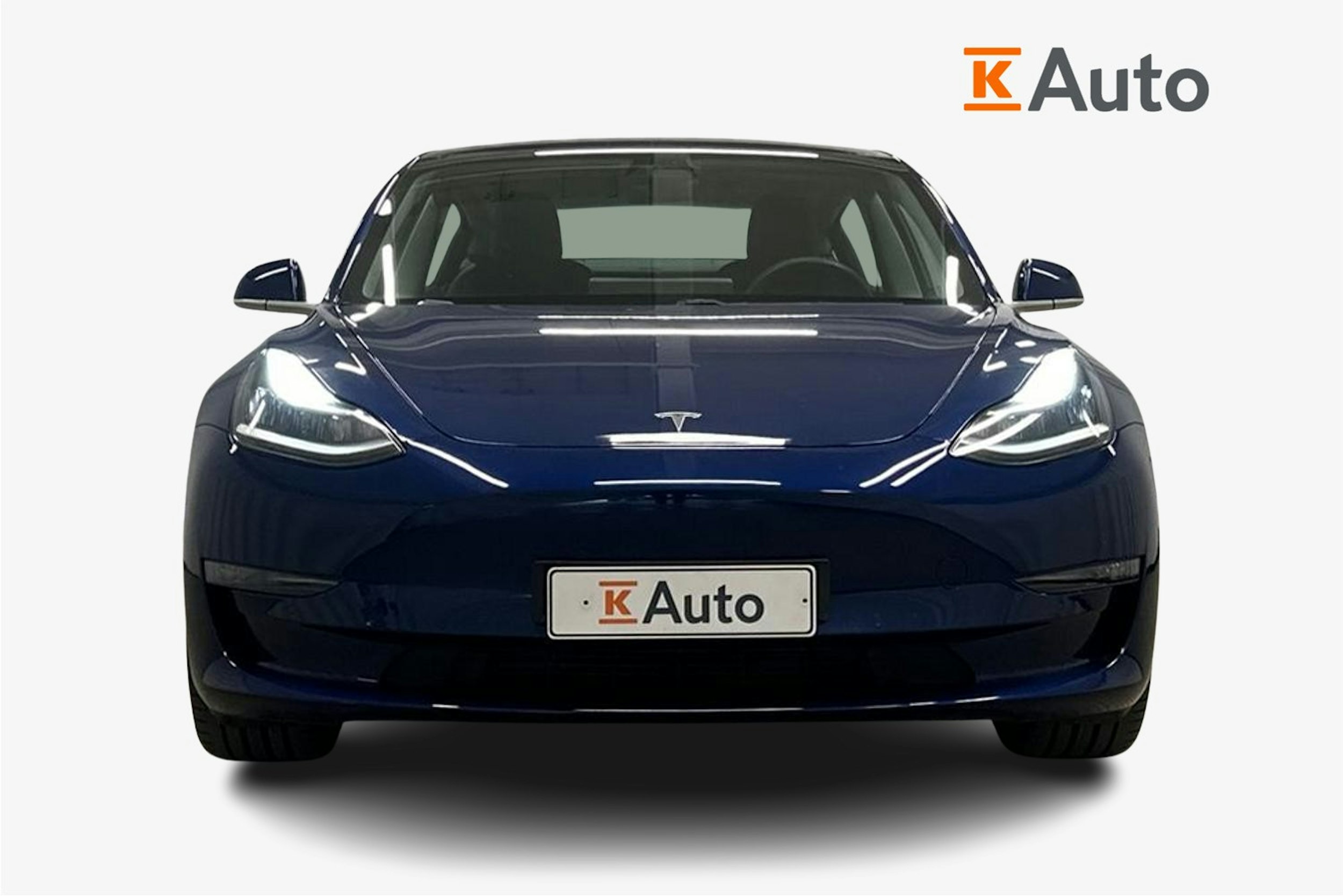 sininen Tesla Model 3 2020 kuva 5.