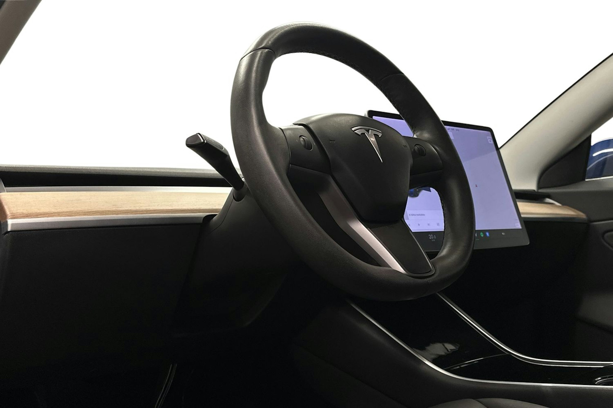 sininen Tesla Model 3 2020 kuva 7.
