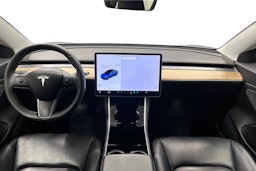 sininen Tesla Model 3 2020 kuva 9.